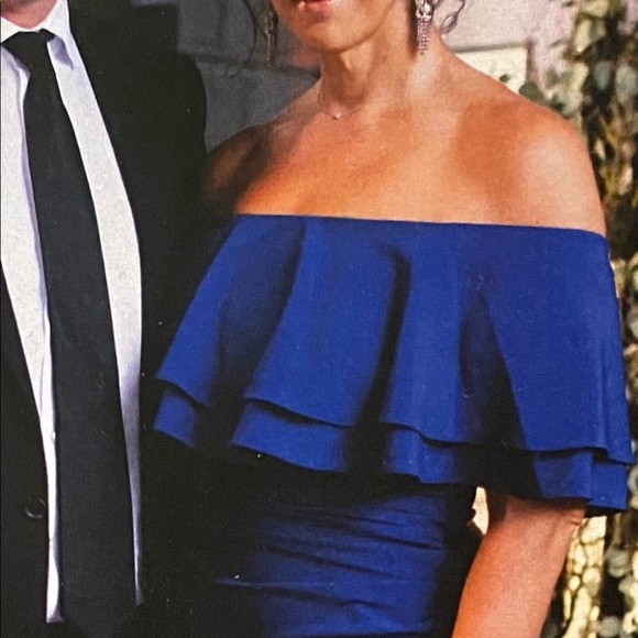 Vince Camuto off the shoulder Gown w/mini train - Picture 2 of 6